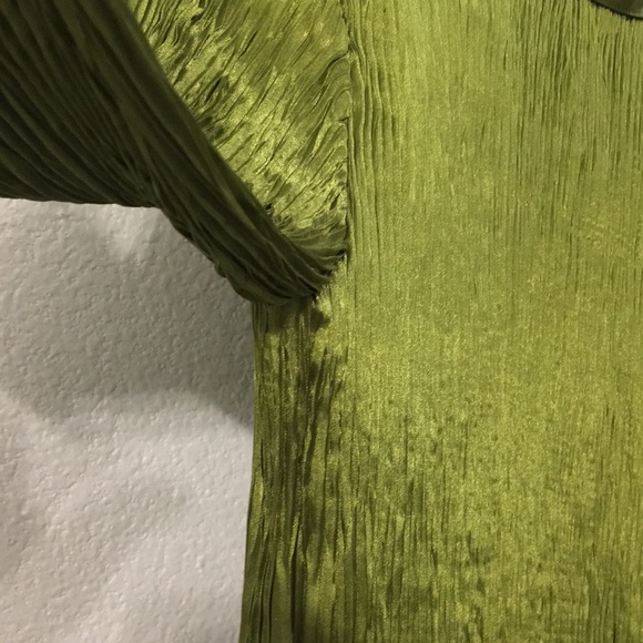 Allison Taylor Green blouse. - Picture 7 of 9